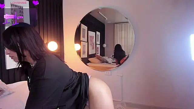 Snapshot of Manelyk_evanss_ chatting on February 15, 12:36 pm Manelyk evanss online show from February 15, 12:36 pm