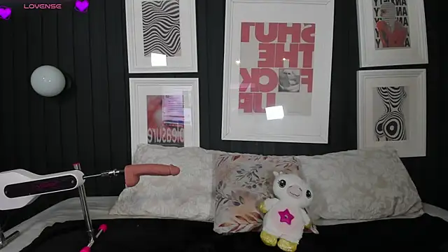 Snapshot of Manelyk_evanss_ chatting on February 16, 5:20 pm Manelyk evanss online show from February 16, 5:20 pm