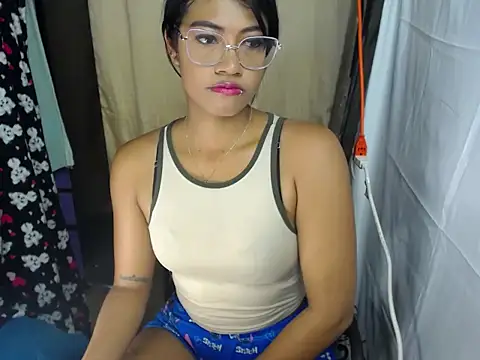 Snapshot of Dulce2415 chatting on July 6, 2:52 am Dulce2415 online show from July 6, 2:52 am