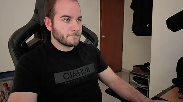 Snapshot of Paul00474 chatting on November 5, 10:21 pm Paul00474 online show from November 5, 10:21 pm