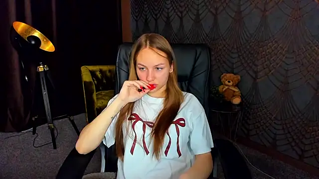 Snapshot of MilaAddams chatting on July 7, 5:32 am MilaAddams online show from July 7, 5:32 am