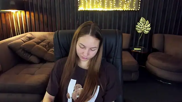 Snapshot of MilaAddams chatting on July 8, 5:34 am MilaAddams online show from July 8, 5:34 am