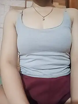 Snapshot of LucyyLy chatting on May 19, 4:19 am LucyyLy online show from May 19, 4:19 am