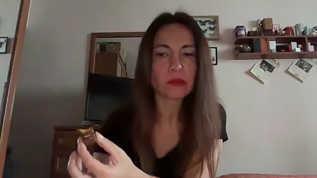 Snapshot of Cyreluna chatting on November 10, 12:04 pm Cyreluna online show from November 10, 12:04 pm