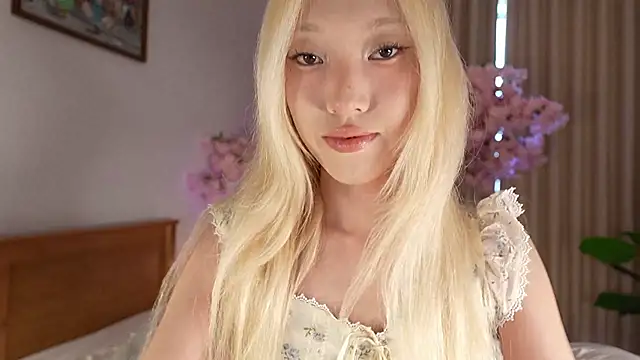 Snapshot of Bubblegumdream13 chatting on July 17, 2:29 am Bubblegumdream13 online show from July 17, 2:29 am