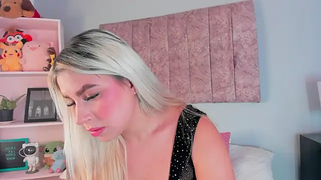 Snapshot of naomi_sanz chatting on October 11, 7:34 pm naomi sanz online show from October 11, 7:34 pm