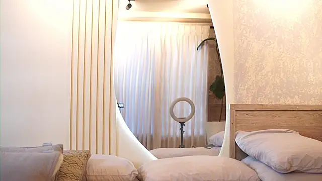 Tayler Kim online show from November 8, 7:34 pm