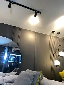 Tayler Kim online show from February 13, 6:37 pm