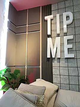 Tayler Kim online show from March 26, 4:45 pm