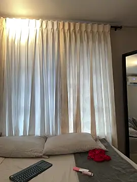 Tayler Kim online show from April 8, 6:52 pm