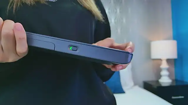 ZoeWilliis online show from April 1, 12:06 pm