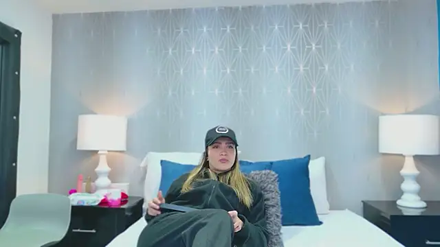 ZoeWilliis online show from April 5, 11:29 am