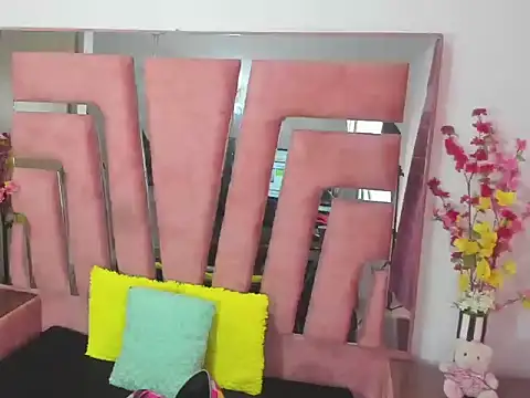 MaraKarly online show from November 9, 2:04 pm