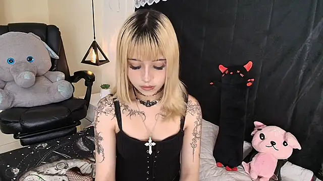 IvyBelle  online show from April 15, 11:28 am