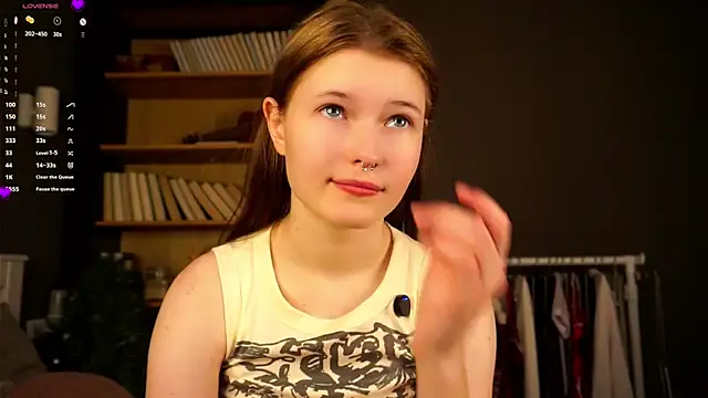 LynHillaire online show from January 10, 11:23 am