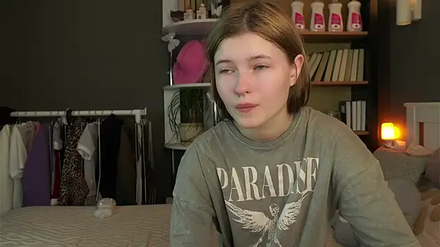 LynHillaire online show from February 9, 11:58 am