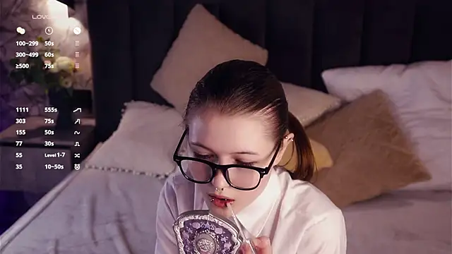 LynHillaire online show from April 9, 12:32 pm