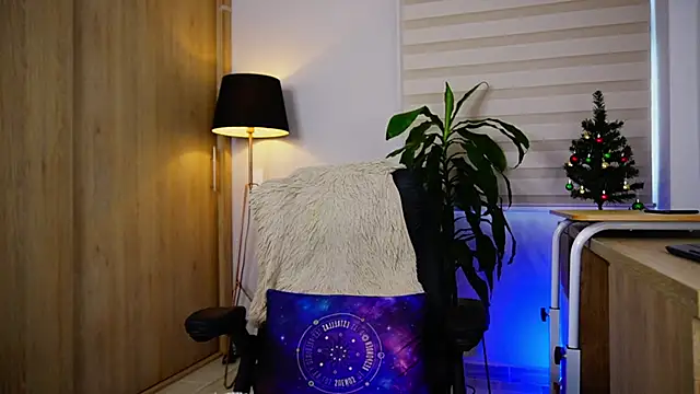 Erick Thompsonx online show from December 4, 7:00 pm