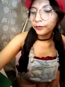 Snapshot of Regina_Shine chatting on October 31, 3:07 am Regina Shine online show from October 31, 3:07 am