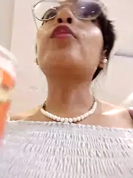 Snapshot of Regina_Shine chatting on November 21, 10:41 pm Regina Shine online show from November 21, 10:41 pm
