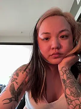 Snapshot of violet_lin chatting on April 16, 9:39 pm violet lin online show from April 16, 9:39 pm