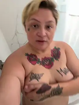 Snapshot of bbwbubbles77 chatting on December 22, 4:20 am bbwbubbles77 online show from December 22, 4:20 am