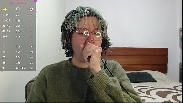 Snapshot of Froggyinthebox chatting on March 9, 7:40 pm Froggyinthebox online show from March 9, 7:40 pm