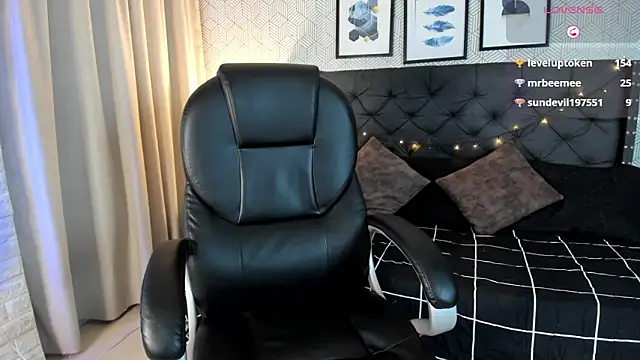 sophie  blare online show from February 10, 7:07 pm