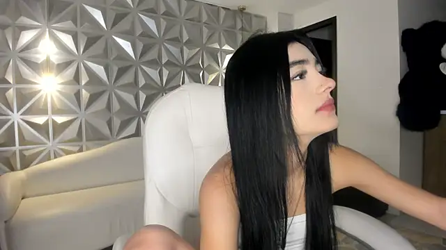 zoerouse  online show from December 19, 8:38 pm