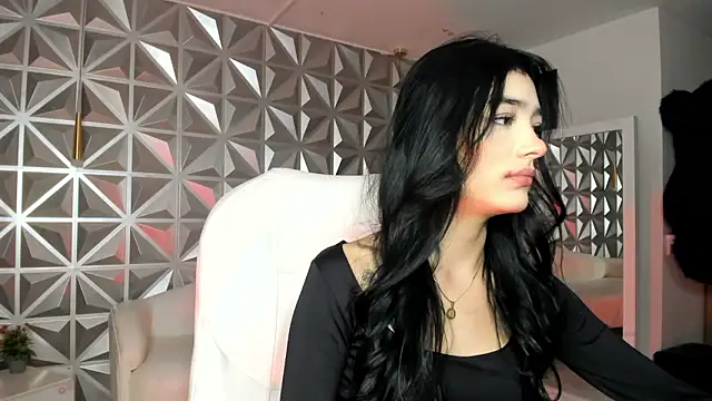 zoerouse  online show from January 14, 8:25 pm