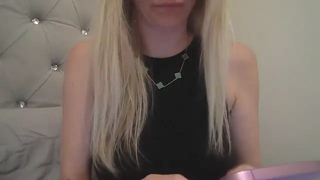 flirty babe x online show from October 18, 10:43 pm