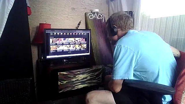 Snapshot of WWGD69 chatting on May 24, 12:43 pm WWGD69 online show from May 24, 12:43 pm
