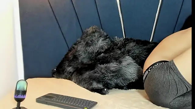 Snapshot of zeusapollofuck chatting on September 23, 8:23 pm zeusapollofuck online show from September 23, 8:23 pm