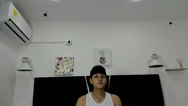 Snapshot of zeusapollofuck chatting on September 25, 8:12 pm zeusapollofuck online show from September 25, 8:12 pm