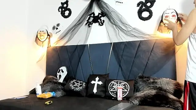 Snapshot of zeusapollofuck chatting on October 14, 11:05 pm zeusapollofuck online show from October 14, 11:05 pm