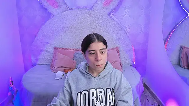 Gaby louse online show from April 7, 8:20 pm