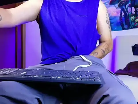 Snapshot of Zoldyck_420 chatting on October 20, 6:47 am Zoldyck 420 online show from October 20, 6:47 am