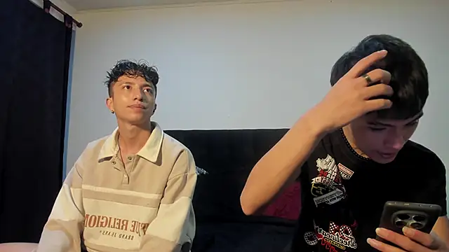 mhatias  online show from November 13, 3:05 am