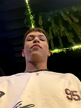 Snapshot of Thiago_blsd chatting on September 17, 4:03 am Thiago blsd online show from September 17, 4:03 am