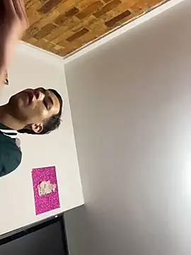 Snapshot of Thiago_blsd chatting on October 13, 3:39 am Thiago blsd online show from October 13, 3:39 am