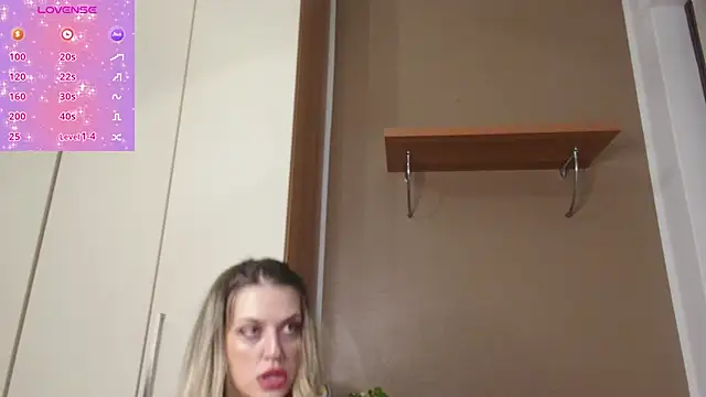 ScarletVerdi online show from December 1, 8:52 am