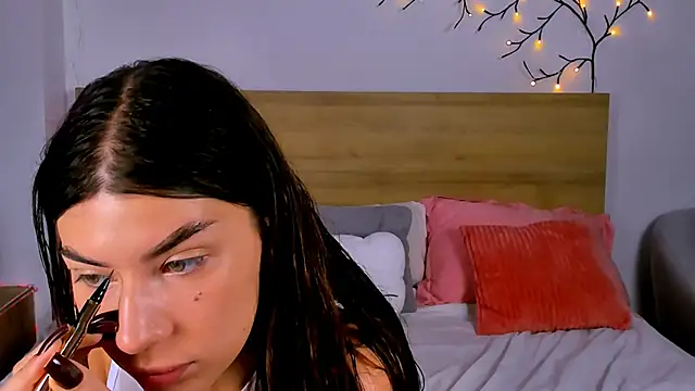 Snapshot of Bella_Davis_love chatting on October 11, 9:46 pm Bella Davis love online show from October 11, 9:46 pm