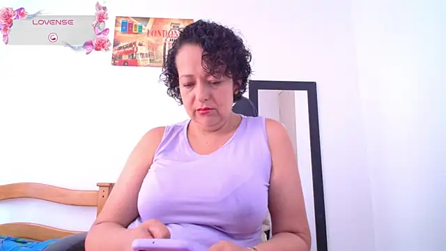 Snapshot of Miss_Oriana chatting on September 17, 7:37 pm Miss Oriana online show from September 17, 7:37 pm