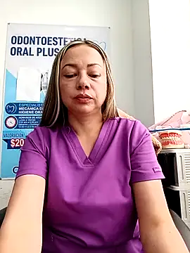 Snapshot of Madisson-04_ chatting on April 25, 3:42 pm Madisson-04 online show from April 25, 3:42 pm