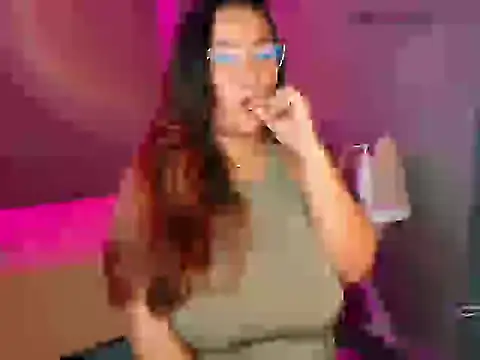 Snapshot of sophiejuicy_ chatting on October 9, 8:23 am sophiejuicy online show from October 9, 8:23 am