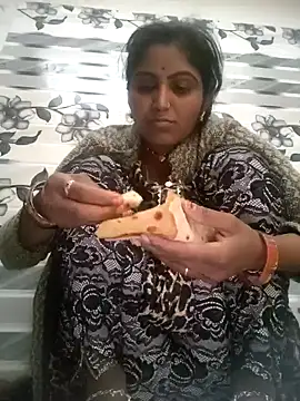 Snapshot of LUCKY_cut chatting on January 19, 6:17 am LUCKY cut online show from January 19, 6:17 am