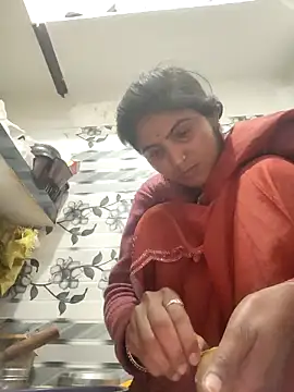 Snapshot of LUCKY_cut chatting on February 9, 2:37 am LUCKY cut online show from February 9, 2:37 am