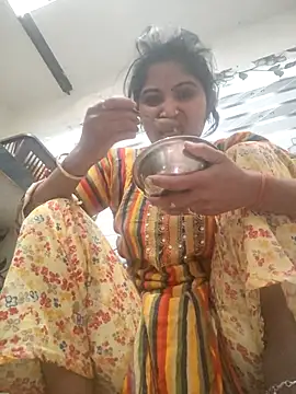 Snapshot of LUCKY_cut chatting on February 15, 3:47 am LUCKY cut online show from February 15, 3:47 am