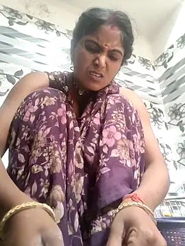 Snapshot of LUCKY_cut chatting on February 18, 3:24 am LUCKY cut online show from February 18, 3:24 am