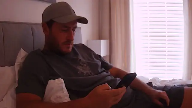 Londonlad818 online show from September 24, 1:25 pm